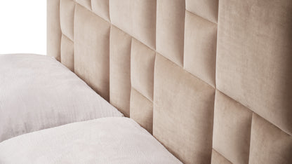 Meta velvet bed